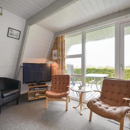 3 Bedroom Lovely In Holiday home