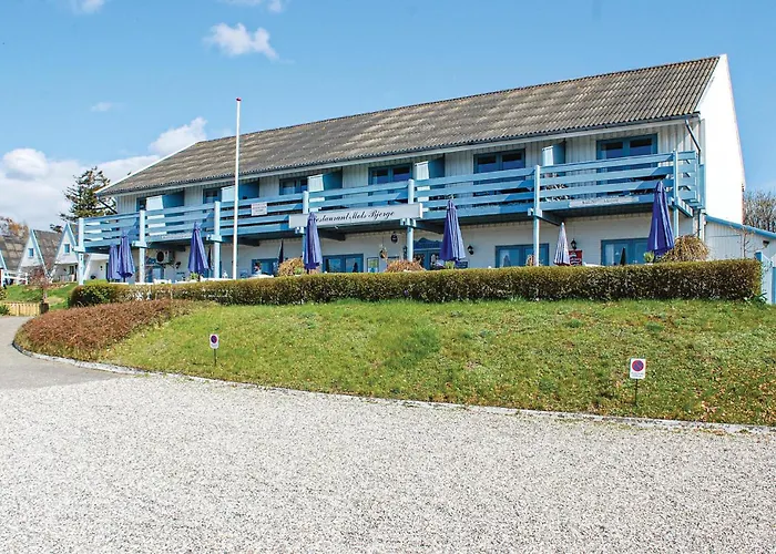 3 Bedroom Lovely In Feriehus *