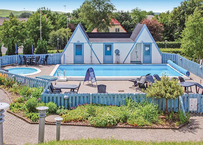 3 Bedroom Lovely In Feriehus