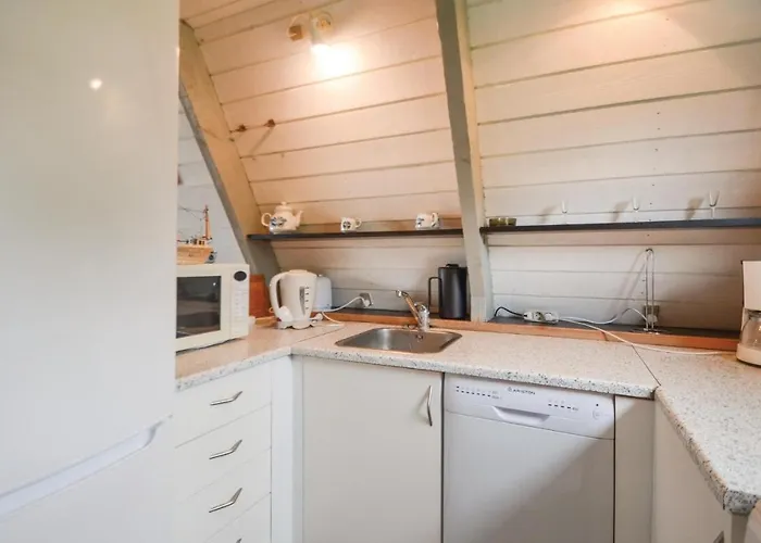 3 Bedroom Lovely In Feriehus